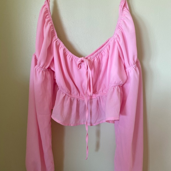 Bubblegum pink cropped blouse, size women’s medium, never been worn! FASHIONNOVA - Picture 3 of 7